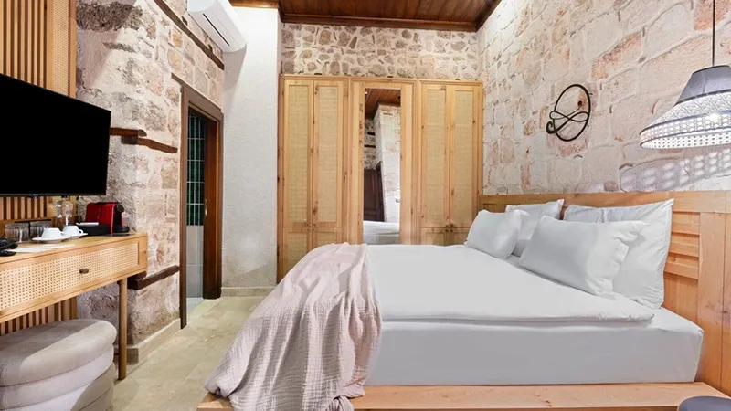 Deluxe Street Room