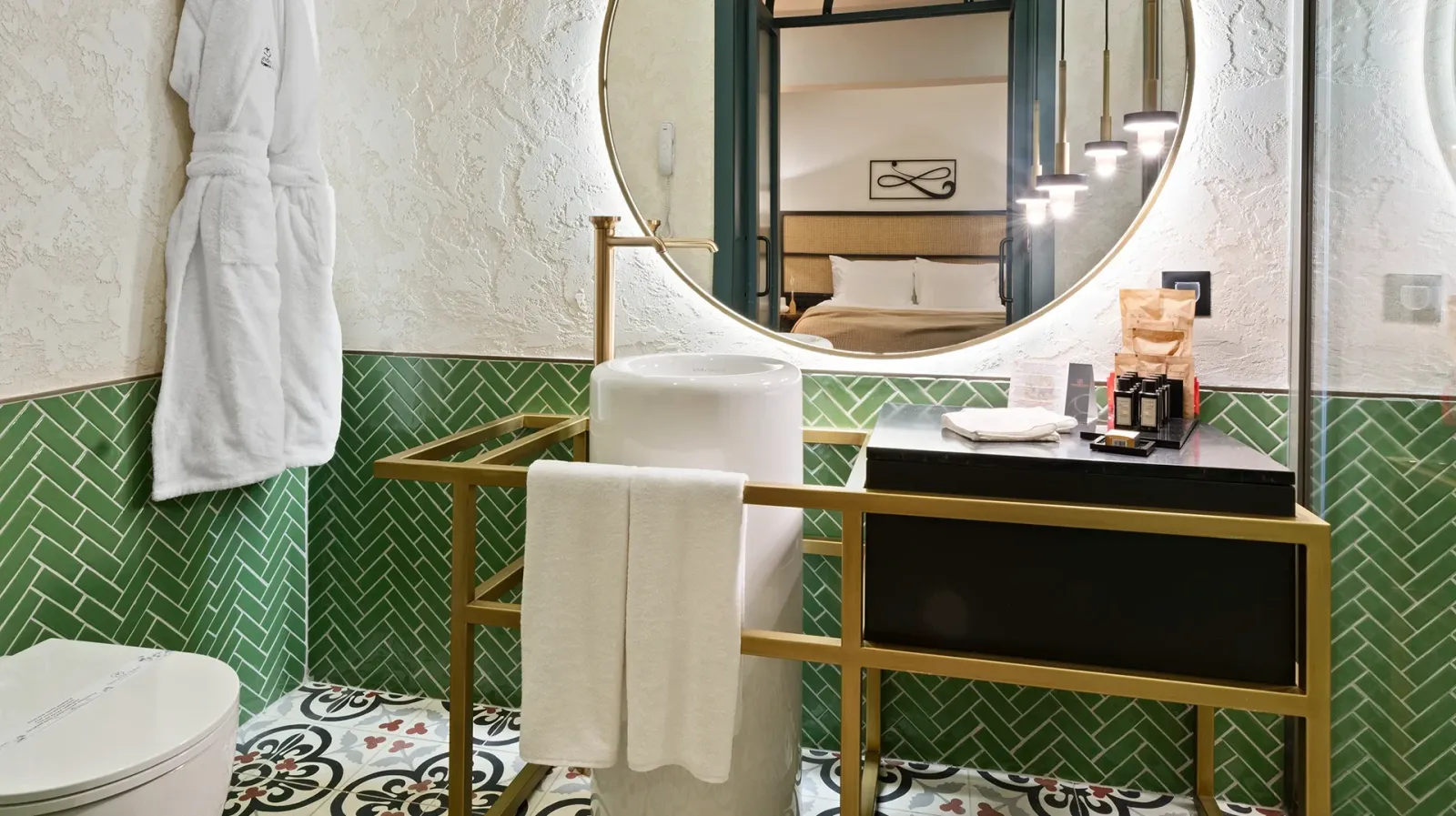 Deluxe Room 9