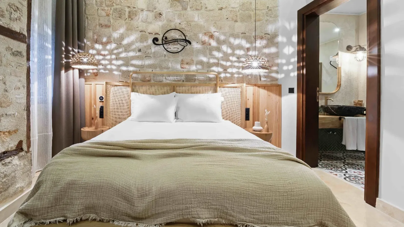 Deluxe Street Room 13