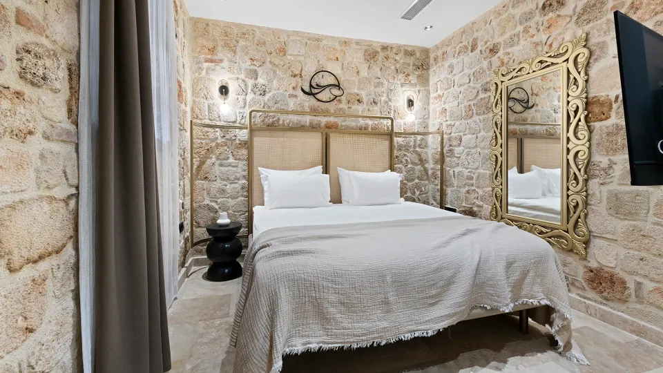 Deluxe Street Room