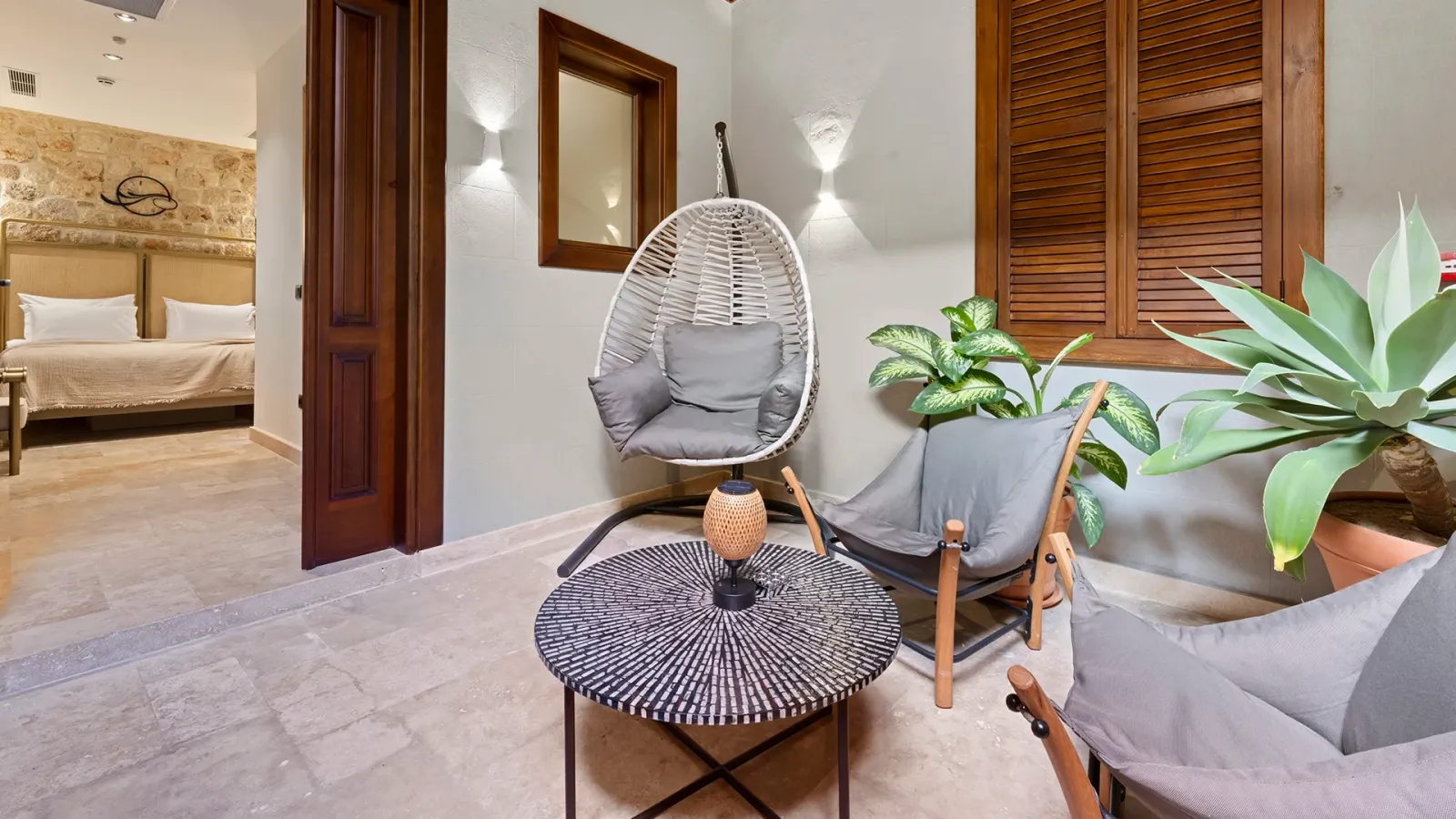 Deluxe Street Room 2