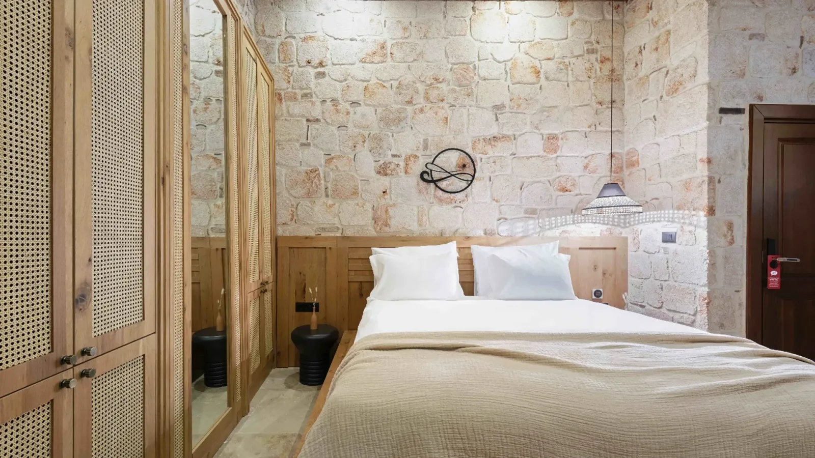 Deluxe Street Room 9