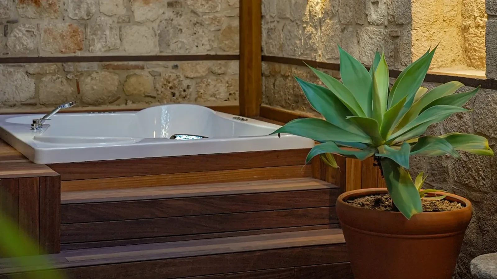 Garden Executive Suite 6