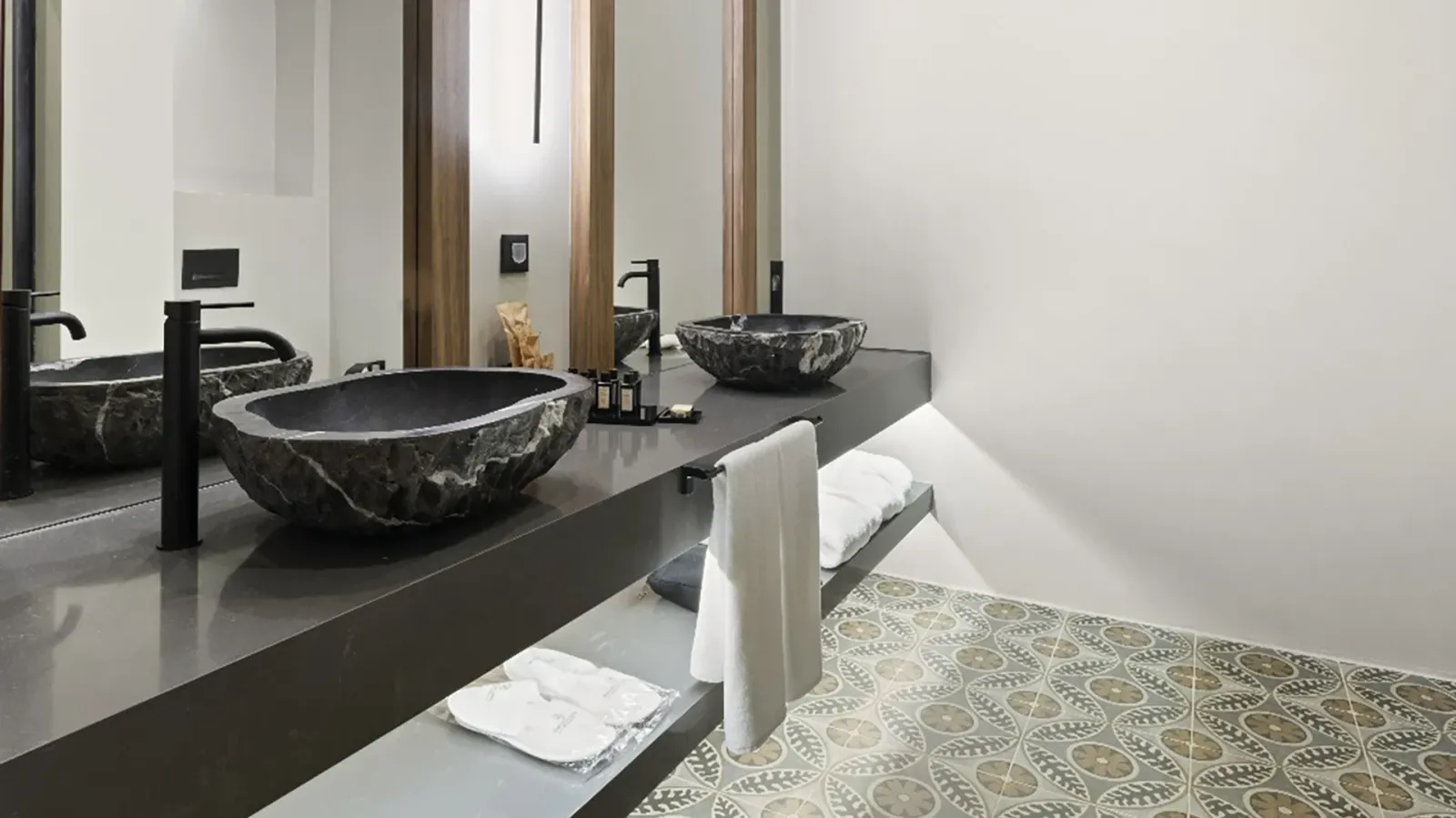 Garden Executive Suite 7