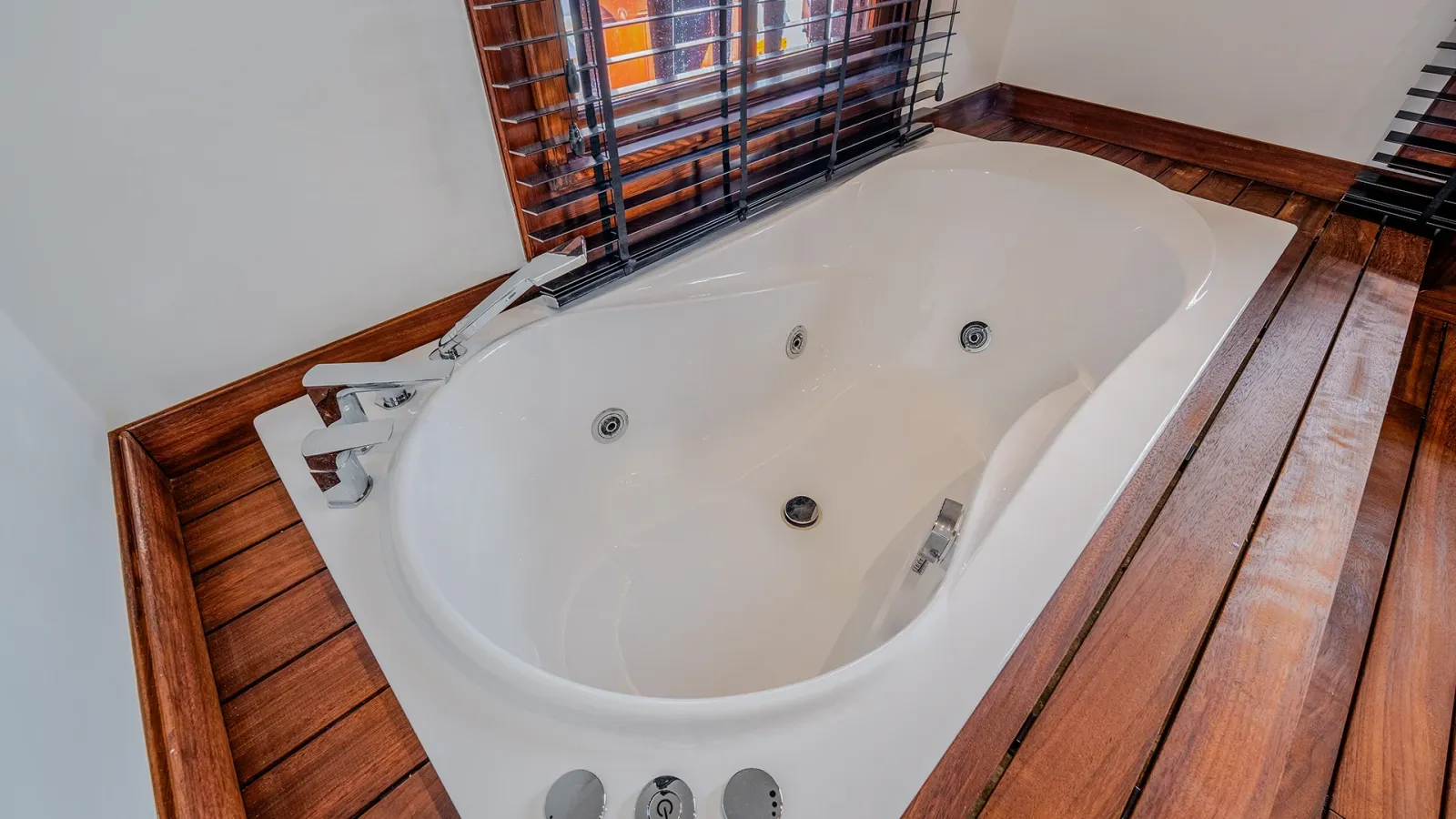 Superior Room with Jacuzzi 5