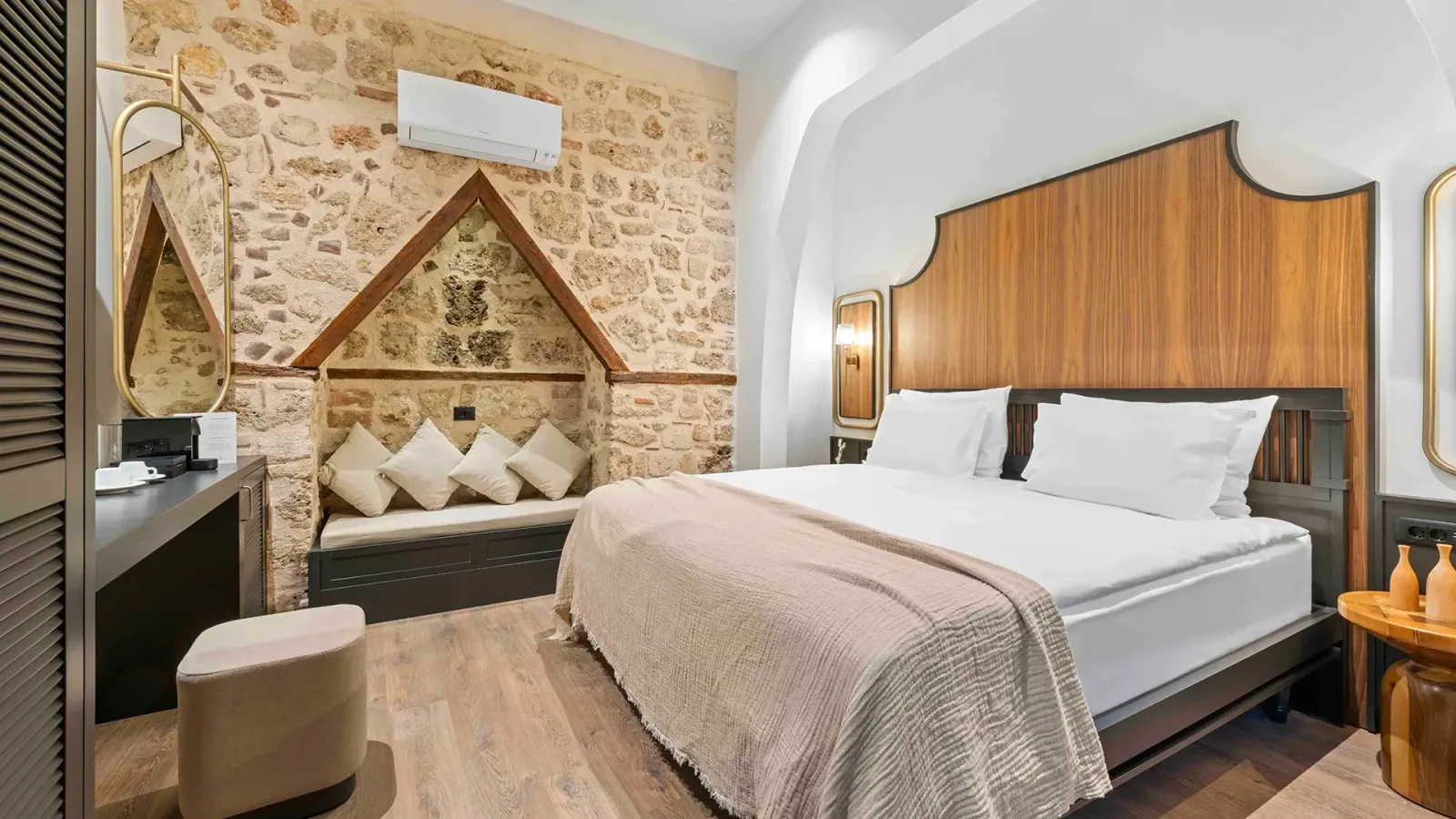 Grand Terrace Suite 2