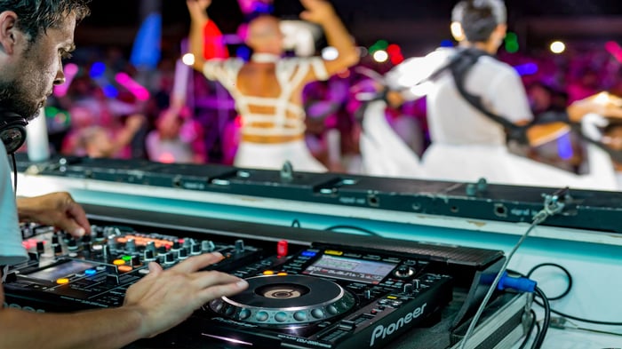 Hum & Tum Night Club Bar