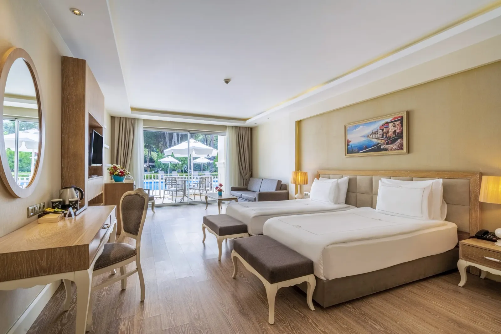 Jasmine Havuz Manzaralı Oda 8