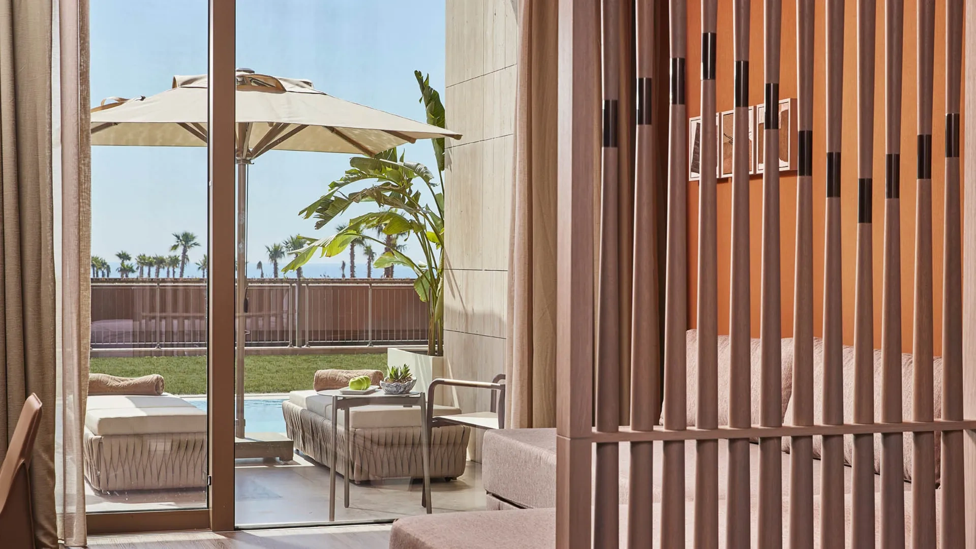 Infinity Swim-Up Oda