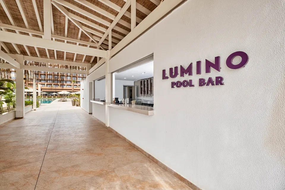 https://cdn.woxxtech.com/lussosorgun_com/lumino-pool-bar-lussohotel-05-1774248505590.jpg