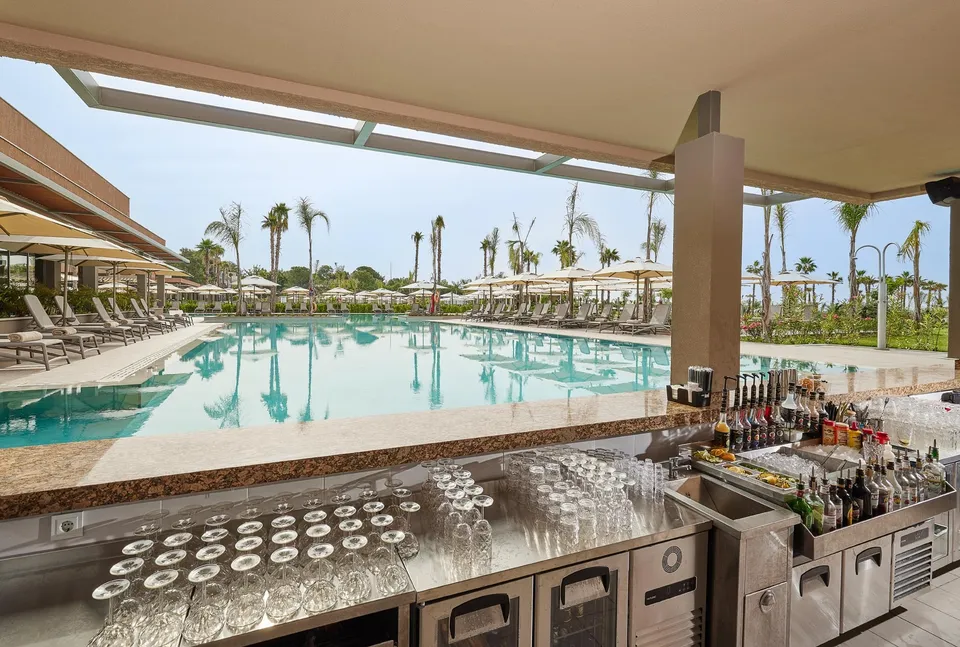 https://cdn.woxxtech.com/lussosorgun_com/sip-dip-bar-lussohotels-001-1774439710409.jpg