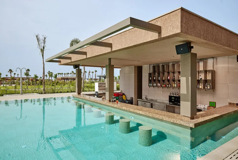 https://cdn.woxxtech.com/lussosorgun_com/sip-dip-bar-lussohotels-002-1774439711180.jpg